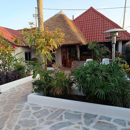 Mia Safari Lodge And Restaurant Entebbe Eksteriør billede