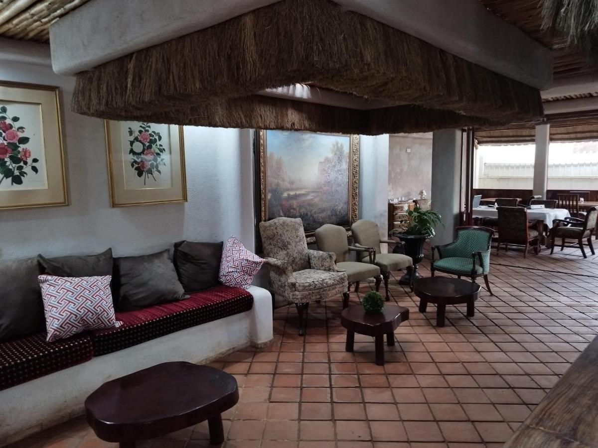Mia Safari Lodge And Restaurant Entebbe Eksteriør billede