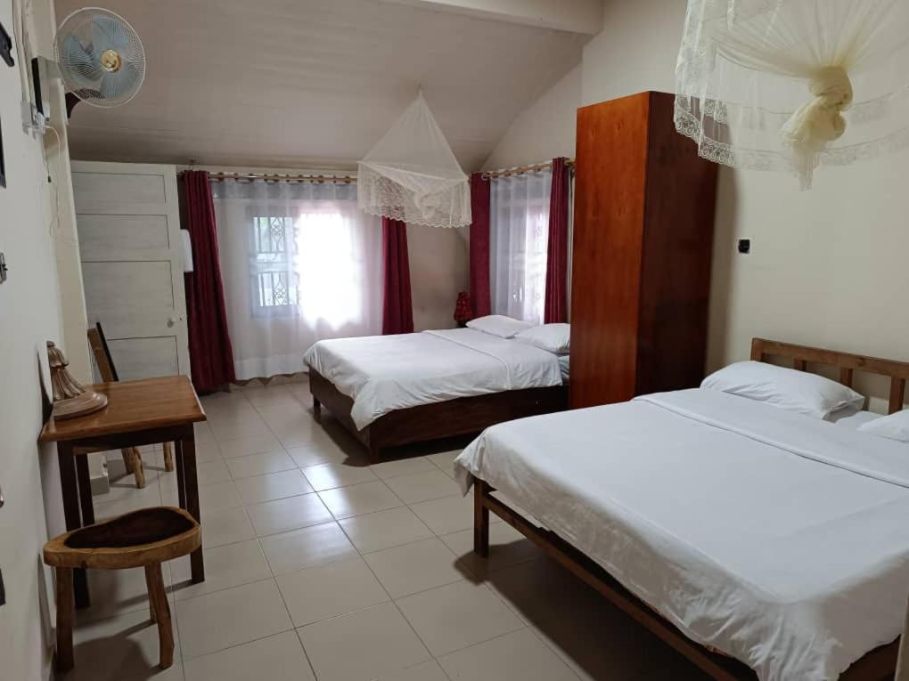 Mia Safari Lodge And Restaurant Entebbe Eksteriør billede