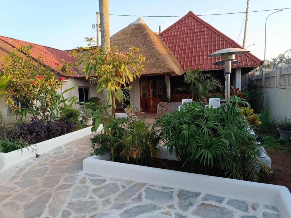 Mia Safari Lodge And Restaurant Entebbe Eksteriør billede